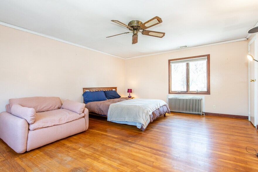 More Photos Of 8 Stonehedge Ln, Byram Township Veterinarian Kennel For Sale