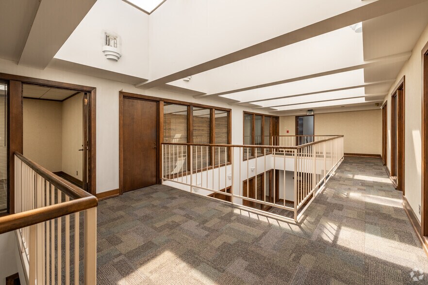 More Photos Of 800 Broadway St, San Antonio Office For Sale