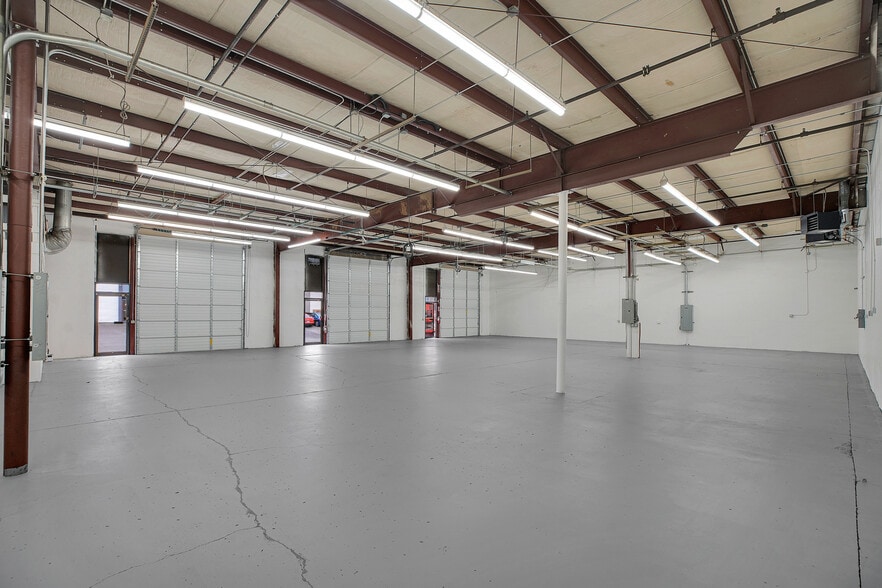 More Photos Of 2630 SE 39th Loop, Hillsboro Warehouse For Lease