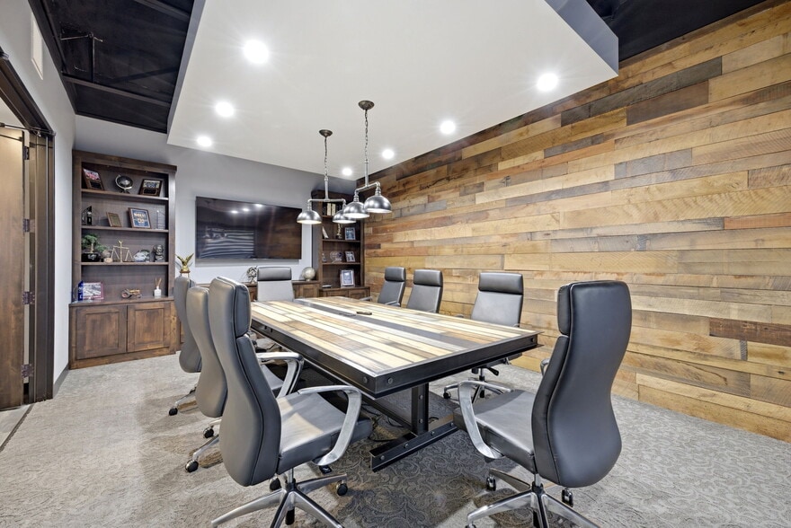 More Photos Of 326 SE Douglas St, Lees Summit Office For Sale