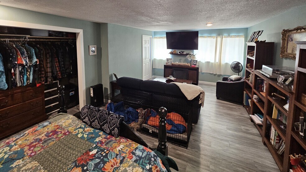 More Photos Of 537 14th St, Longview Storefront For Sale