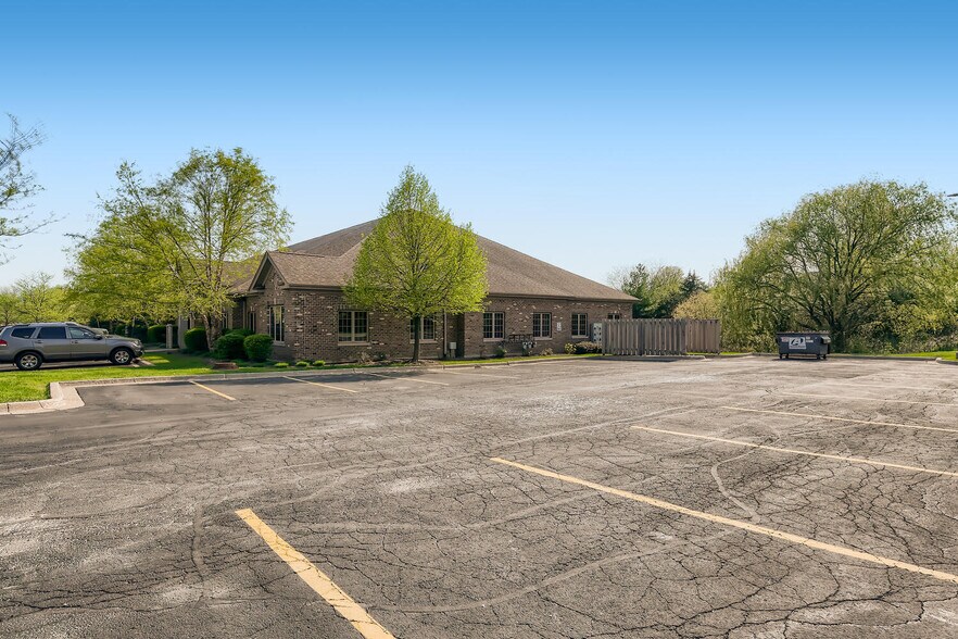 More Photos Of 108 S Wynstone Park Dr, North Barrington Office For Lease