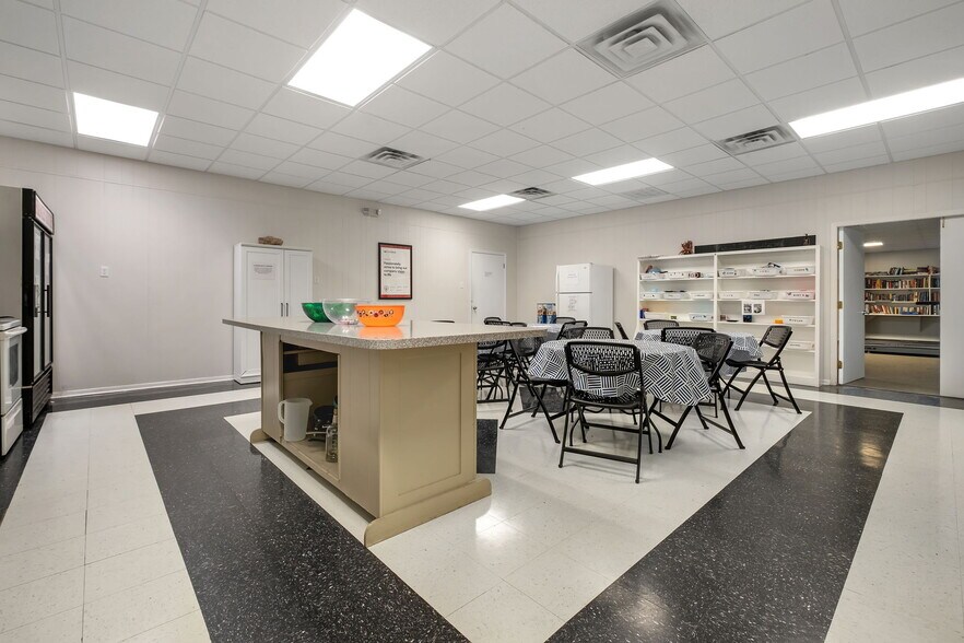 More Photos Of 1700 Capital Cir SW, Tallahassee Office For Sale