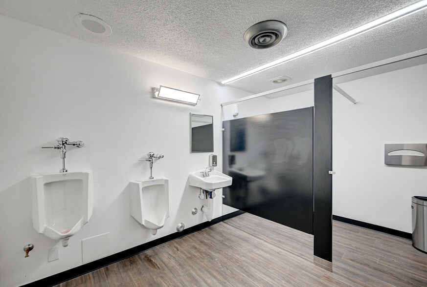 More Photos Of 100 Shiloah Dr, Las Vegas Religious Facility For Sale