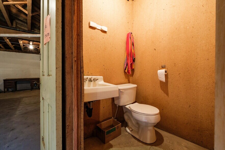 More Photos Of 180 Hollar Circle, Timberville Warehouse For Sale