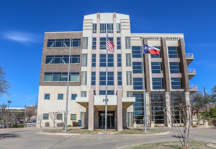 More Photos Of 300 N Highland Ave, Sherman Medical For Lease