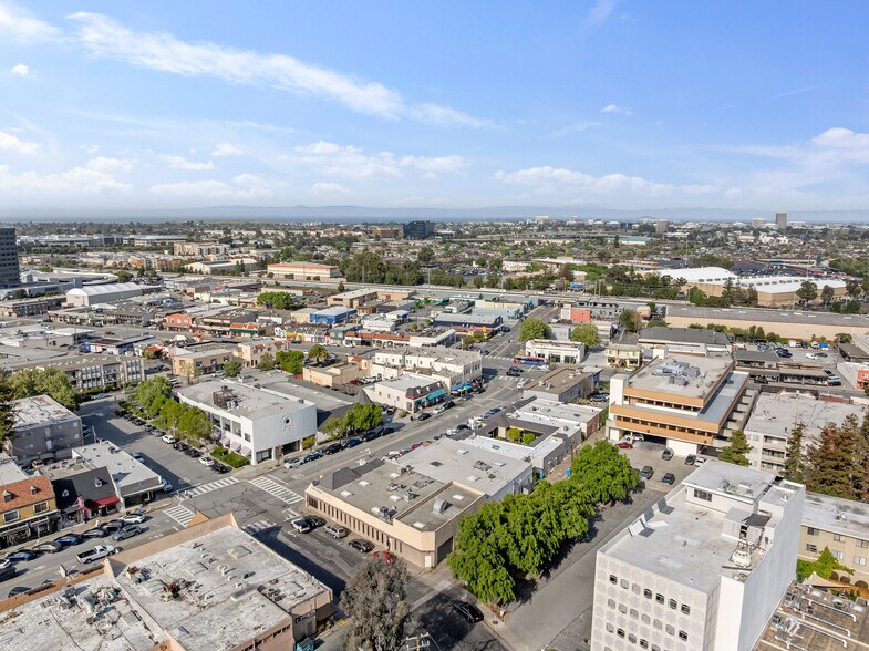 More Photos Of 33-35 W 25th Ave, San Mateo Storefront For Lease