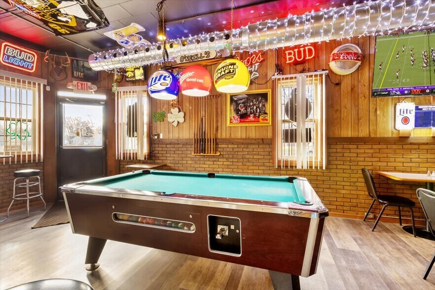 More Photos Of 1034 8th St, Onawa Bar For Sale