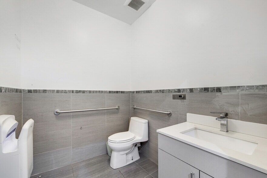 More Photos Of 525 Myrtle Ave, Brooklyn Apartments For Sale
