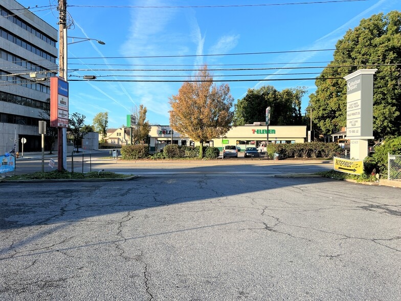 More Photos Of 607 Reisterstown Rd, Pikesville Freestanding For Lease