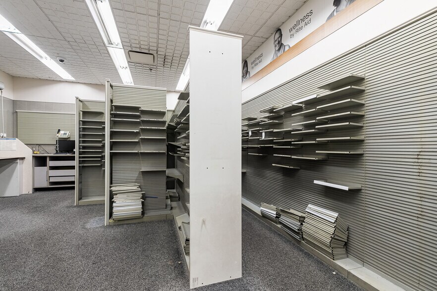 More Photos Of 3227 Northwest Ave, Bellingham Drugstore For Lease