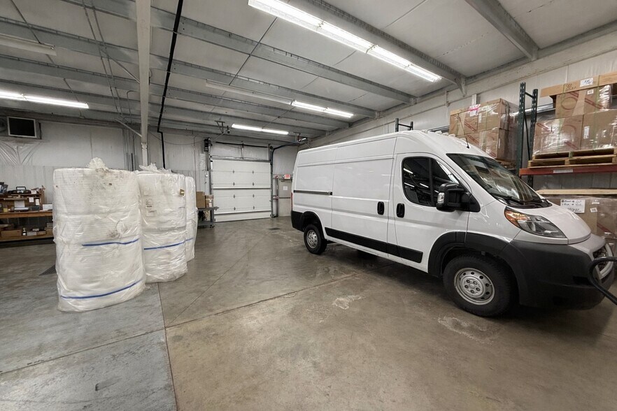 More Photos Of 555 N Line St, Columbia City Manufacturing For Lease