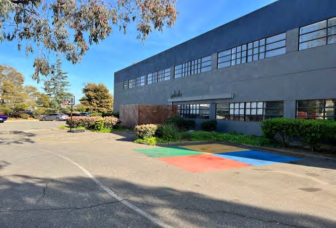 More Photos Of 401 Roland Way, Oakland Office For Lease