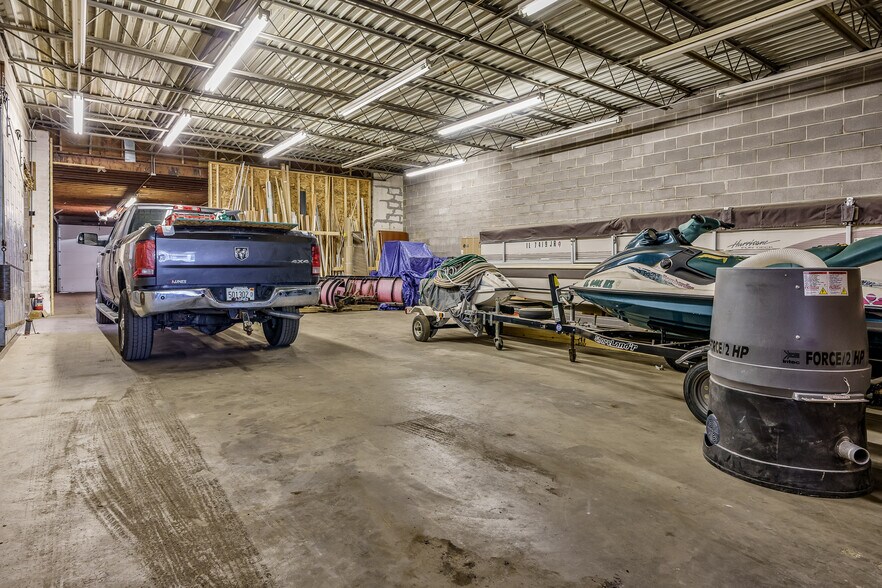 More Photos Of 415 N 3rd St, Rockford Light Distribution For Sale