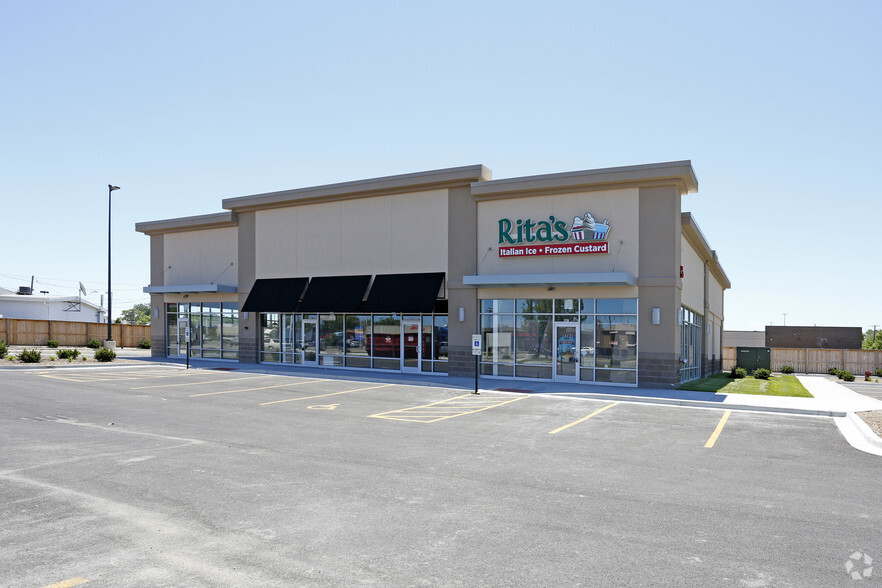 Primary Photo Of 4823-4835 W 79th St, Burbank General Retail For Lease