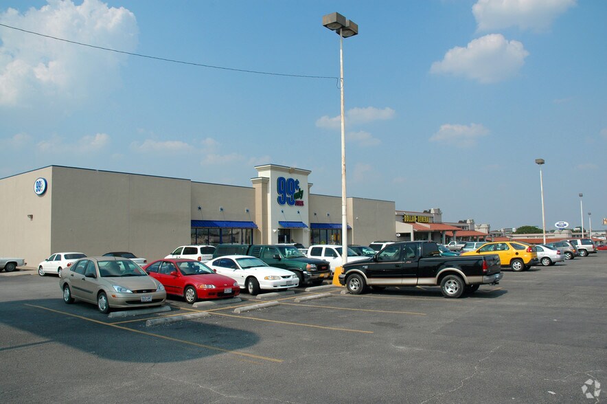 More Photos Of 6700-6732 Camp Bowie Blvd, Fort Worth Unknown For Lease