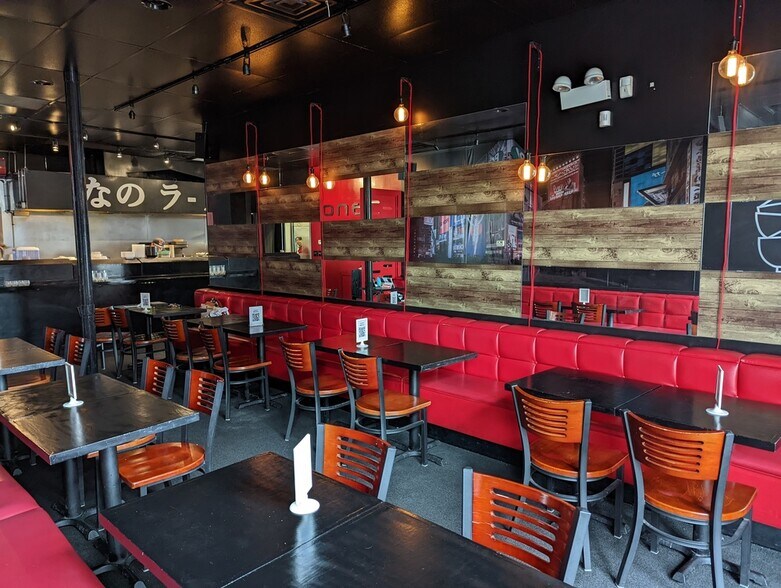 More Photos Of 3949-3959 N Broadway St, Chicago Storefront For Lease