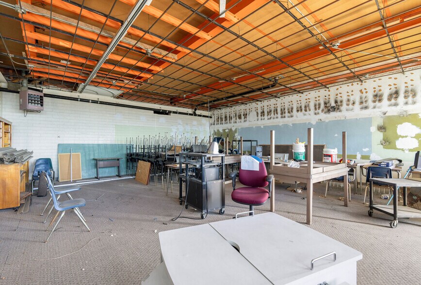 More Photos Of 4755 130th st, Hawthorne Schools For Lease