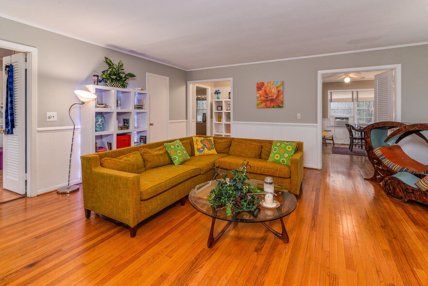 More Photos Of 145 Melrose Ave, Tryon Apartments For Sale