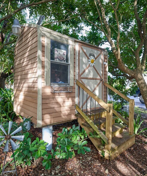 More Photos Of 19050 SW 194th Ave, Miami Specialty For Sale