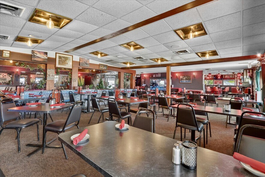 More Photos Of 11802 N Charley Bluff Rd, Milton Restaurant For Sale