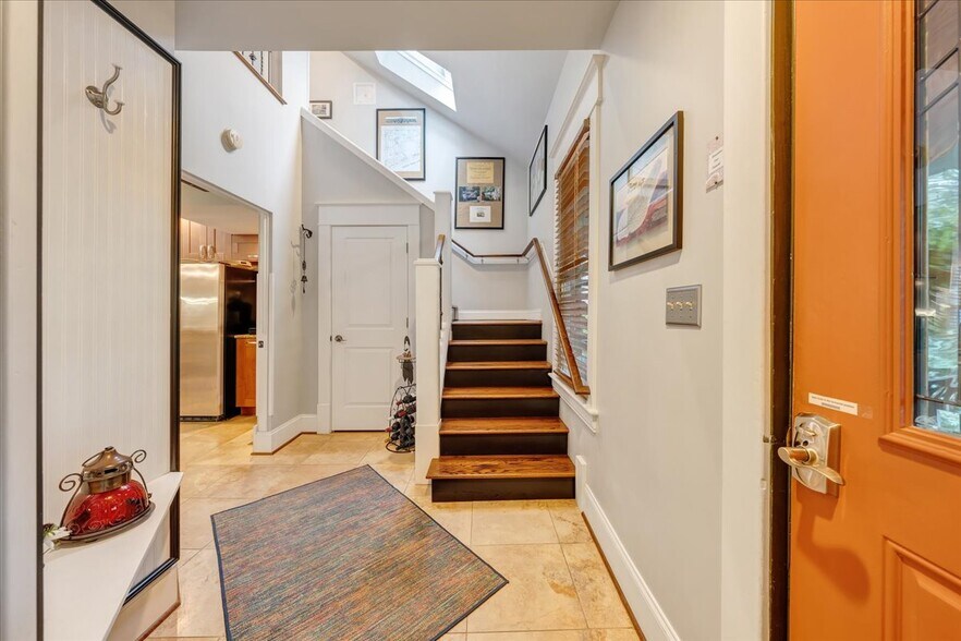 More Photos Of 1526 Franklin Rd SW, Roanoke Hospitality For Sale