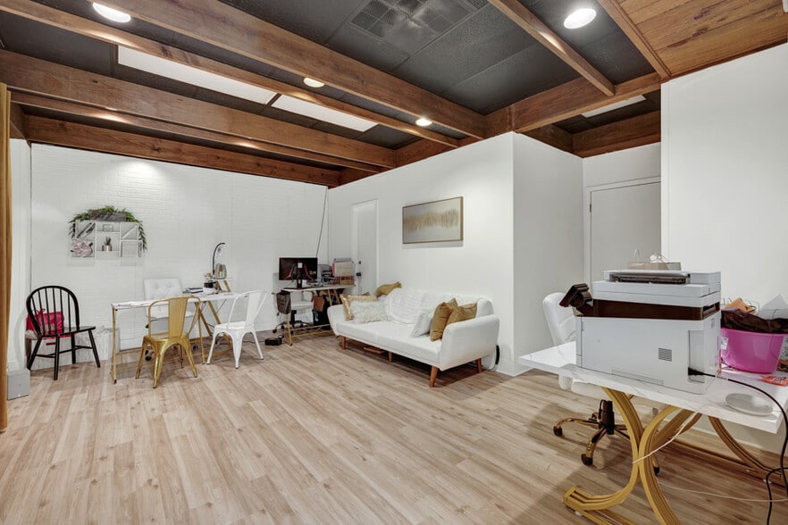 More Photos Of 123 N Seguin Ave, New Braunfels Office For Lease