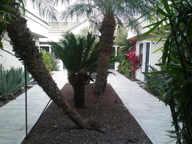 Primary Photo Of 16131 Whittier Blvd, Whittier Office For Lease