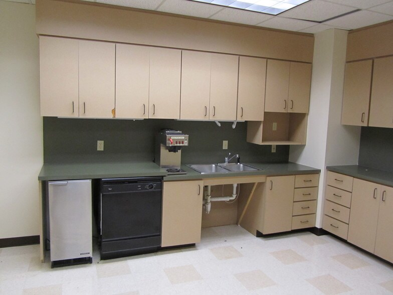 More Photos Of 539 N Carancahua St, Corpus Christi Office For Lease