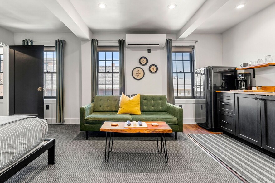 More Photos Of 409 The Hill, Portsmouth Hotel For Sale