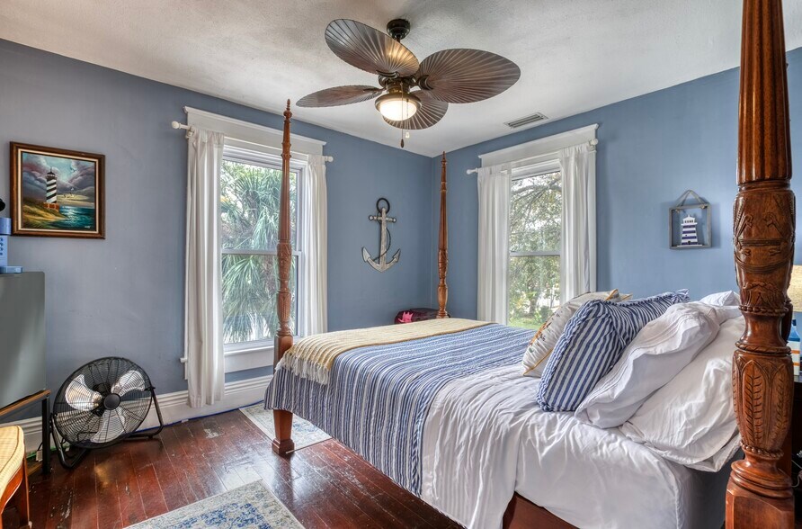 More Photos Of 304 15th St W, Bradenton Specialty For Sale