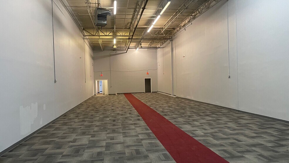 More Photos Of 8390 Terminal Rd, Lorton Warehouse For Lease