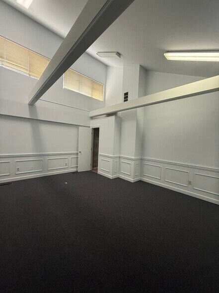 More Photos Of 8573 Sudley Rd, Manassas Office For Sale