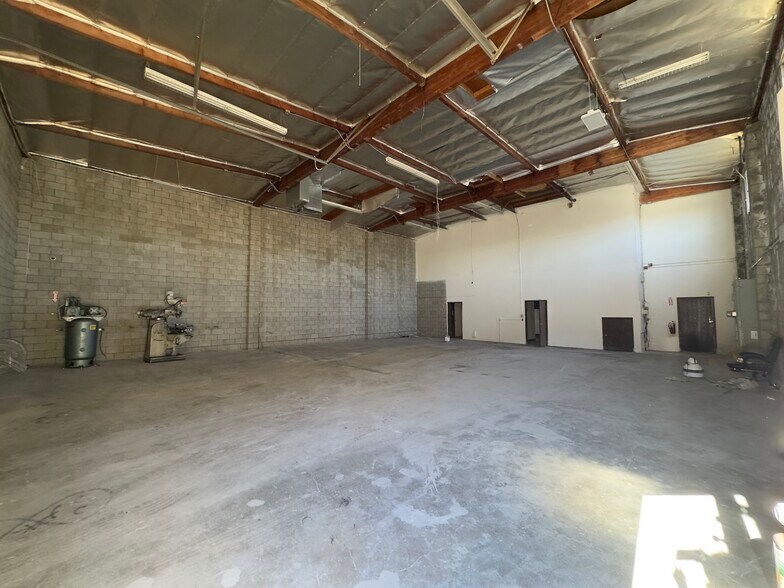 More Photos Of 9245 Glenoaks Blvd, Sun Valley Warehouse For Lease