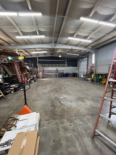 More Photos Of 12604 6th St, Grandview Warehouse For Lease