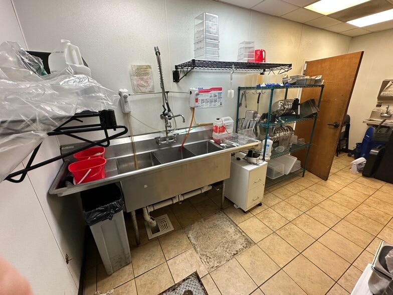 More Photos Of 420 S Ervay St, Dallas Storefront Retail Office For Lease