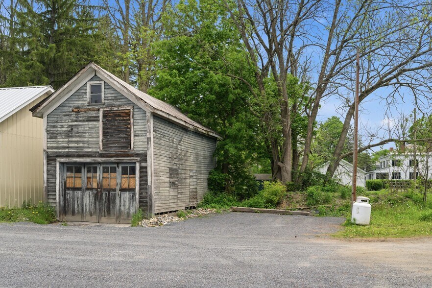 More Photos Of 198 N Main St, Salem Storefront Retail Residential For Sale