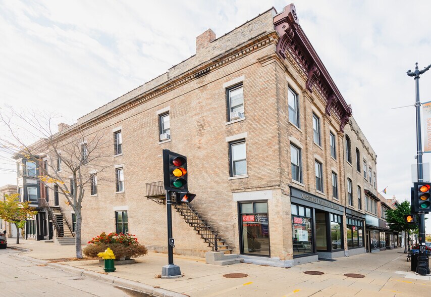 More Photos Of 244-246 Main St, Racine Storefront Retail Residential For Lease