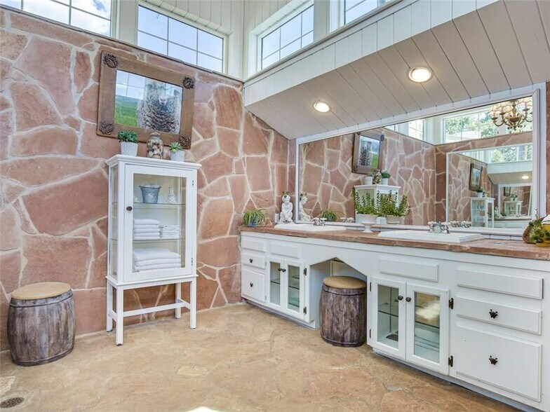 More Photos Of 251 Circle Dr, Wimberley Hospitality For Sale