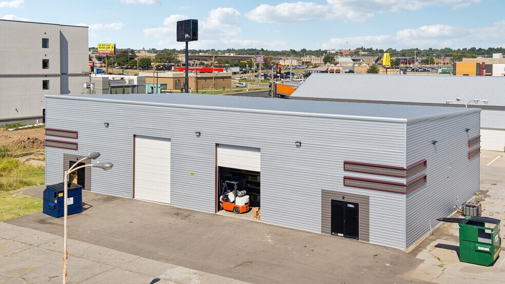 More Photos Of 4403-4411 SW 3rd St, Oklahoma City Showroom For Sale