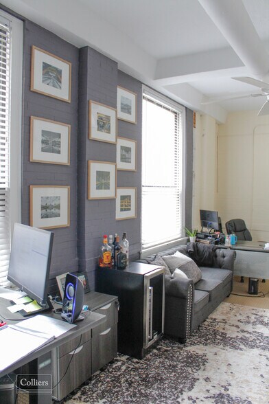 More Photos Of 10-12 Bedford Sq, Pittsburgh Loft Creative Space For Sale