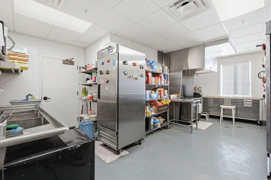 More Photos Of 915 N H St, Fremont Assisted Living For Sale