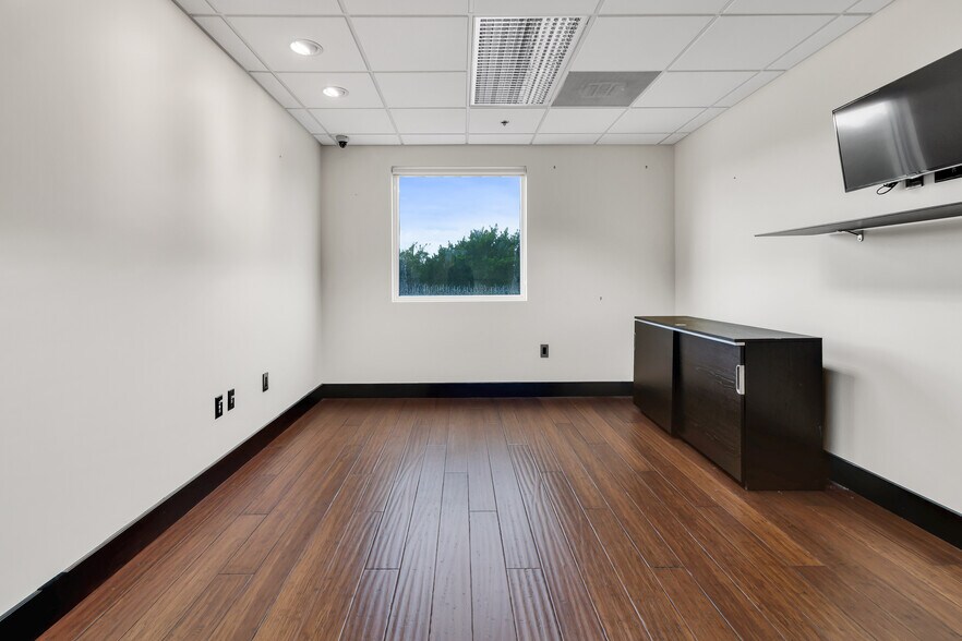 More Photos Of 12595 SW 137th Ave, Miami Office Residential For Lease