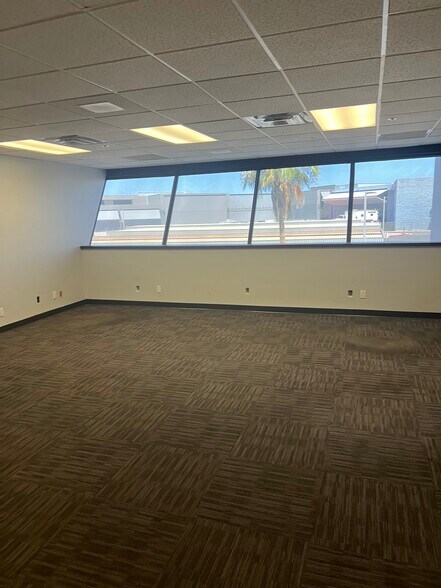 More Photos Of 14605 N Airport Dr, Scottsdale Airplane Hangar For Lease
