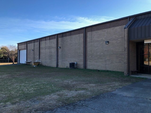 More Photos Of 309 Ash St, Cochran Industrial For Sale
