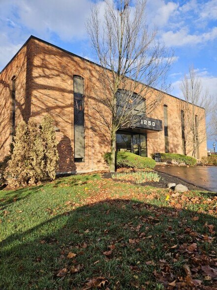 More Photos Of 1250 Chambers Rd, Columbus Office For Lease