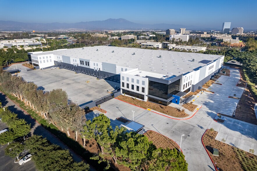 More Photos Of 1 Banting, Irvine Manufacturing For Lease