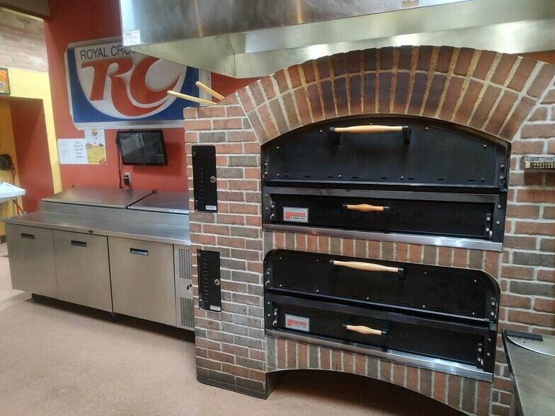 More Photos Of 1015 Tower Ave, Superior Restaurant For Lease