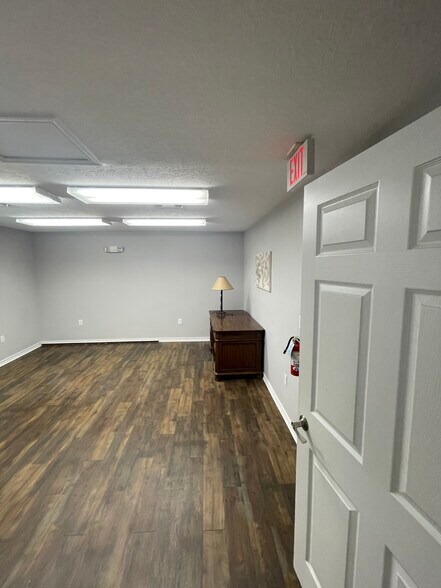 More Photos Of 913 N Washington Ave, Livingston Office For Lease