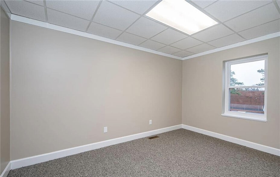 More Photos Of 1241 Mall Dr, North Chesterfield Medical For Lease